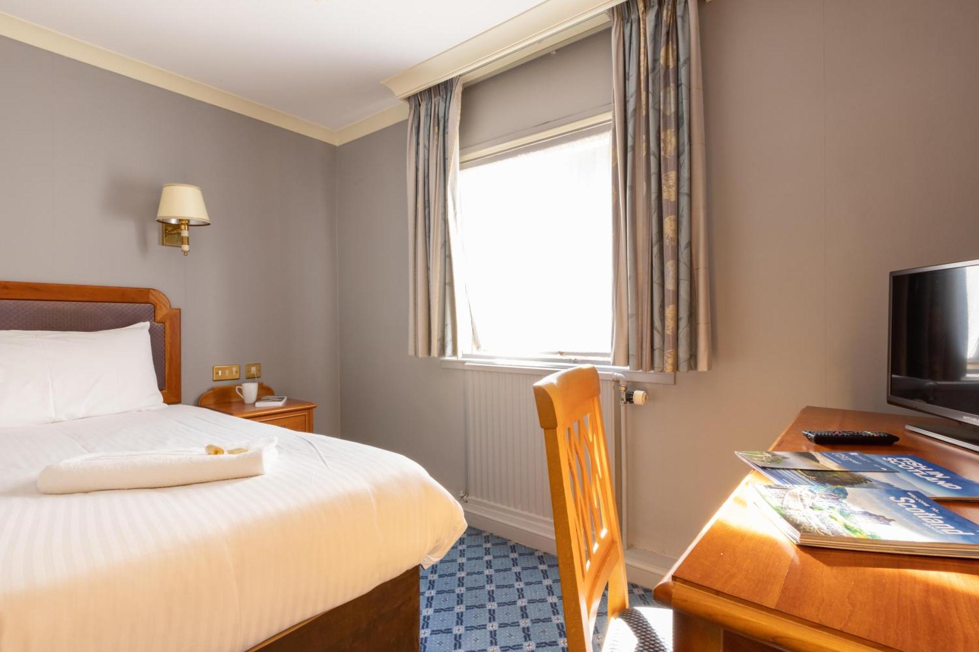 The Caledonian Hotel Φορτ Γουίλιαμ Δωμάτιο φωτογραφία
